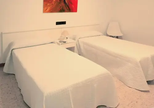 Habitación Doble — Hostal Lara, Llançà