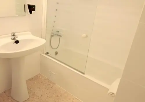 Habitación Doble — Hostal Lara, Llançà