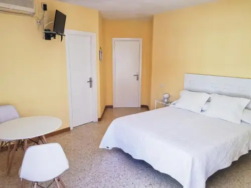 Habitación Doble — Hostal Lara, Llançà