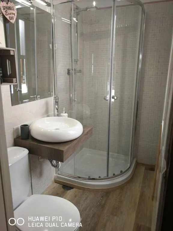 Habitación Doble Economy con baño privado — La Casita De Las Palmas, Las Palmas de Gran Canaria
