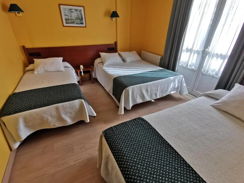 Habitación Triple — Hotel San Jacobo, Santiago de Compostela
